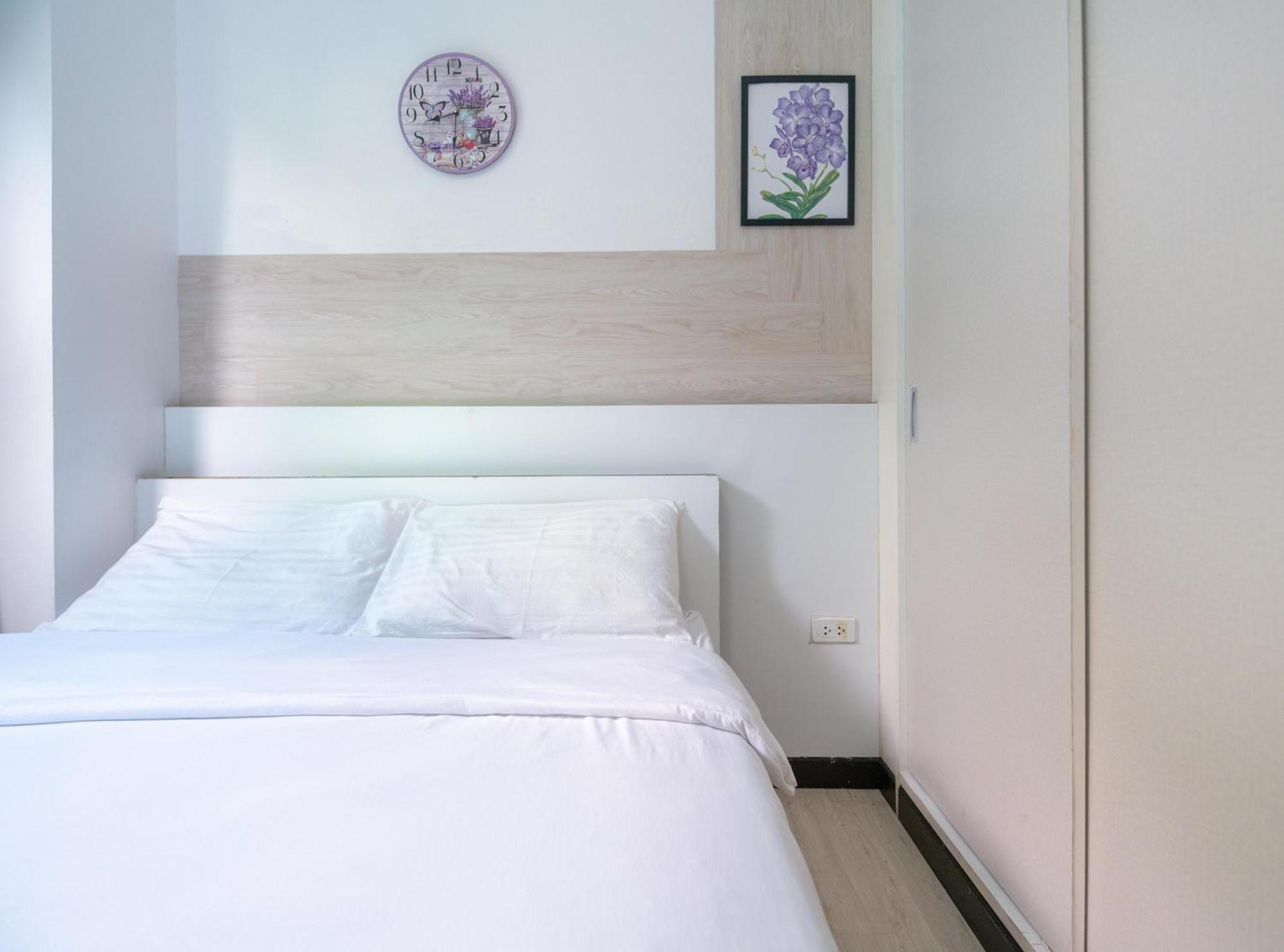 Baan Sabai Rama IV Apartment Бангкок Экстерьер фото