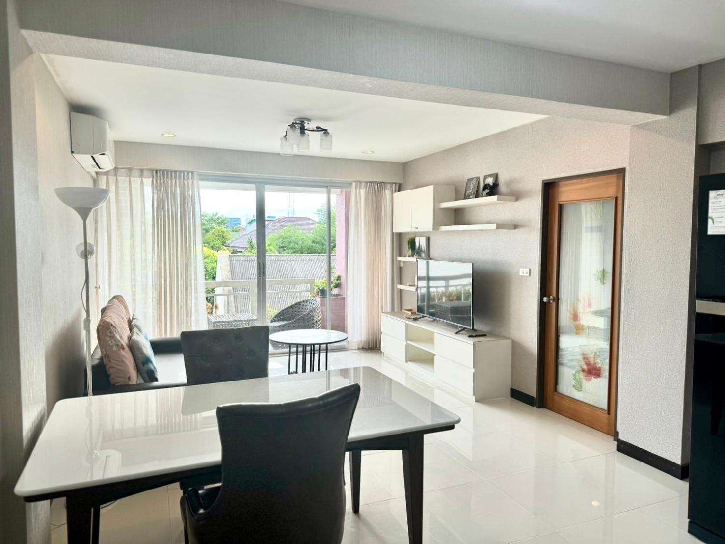 Baan Sabai Rama IV Apartment Бангкок Экстерьер фото