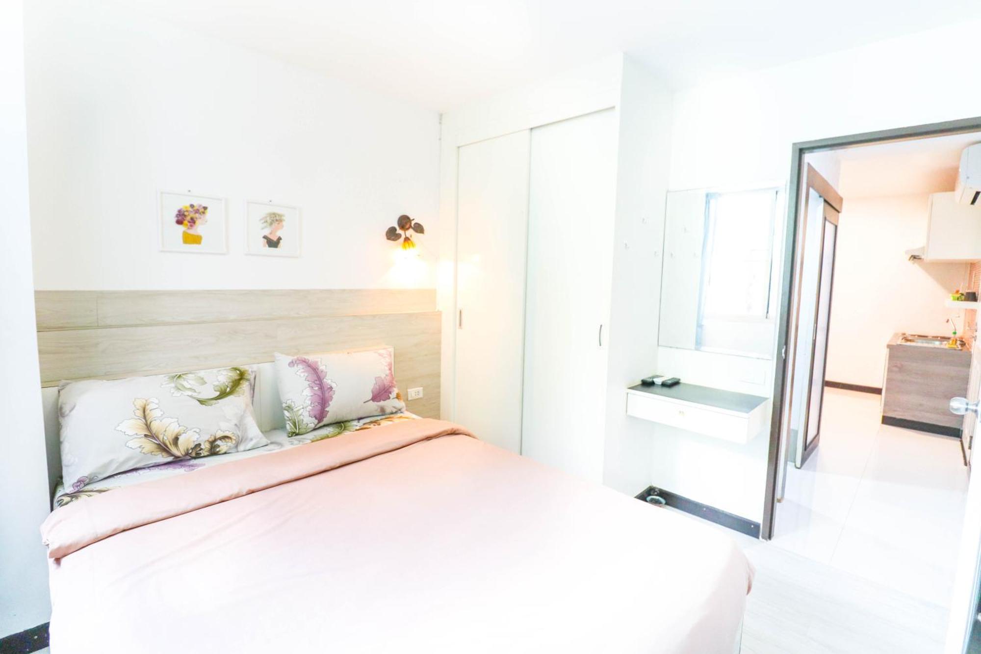 Baan Sabai Rama IV Apartment Бангкок Экстерьер фото