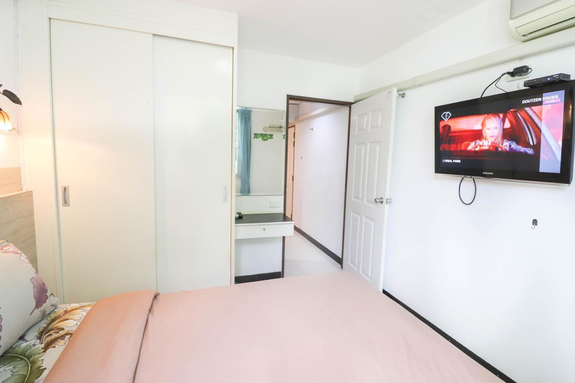 Baan Sabai Rama IV Apartment Бангкок Экстерьер фото