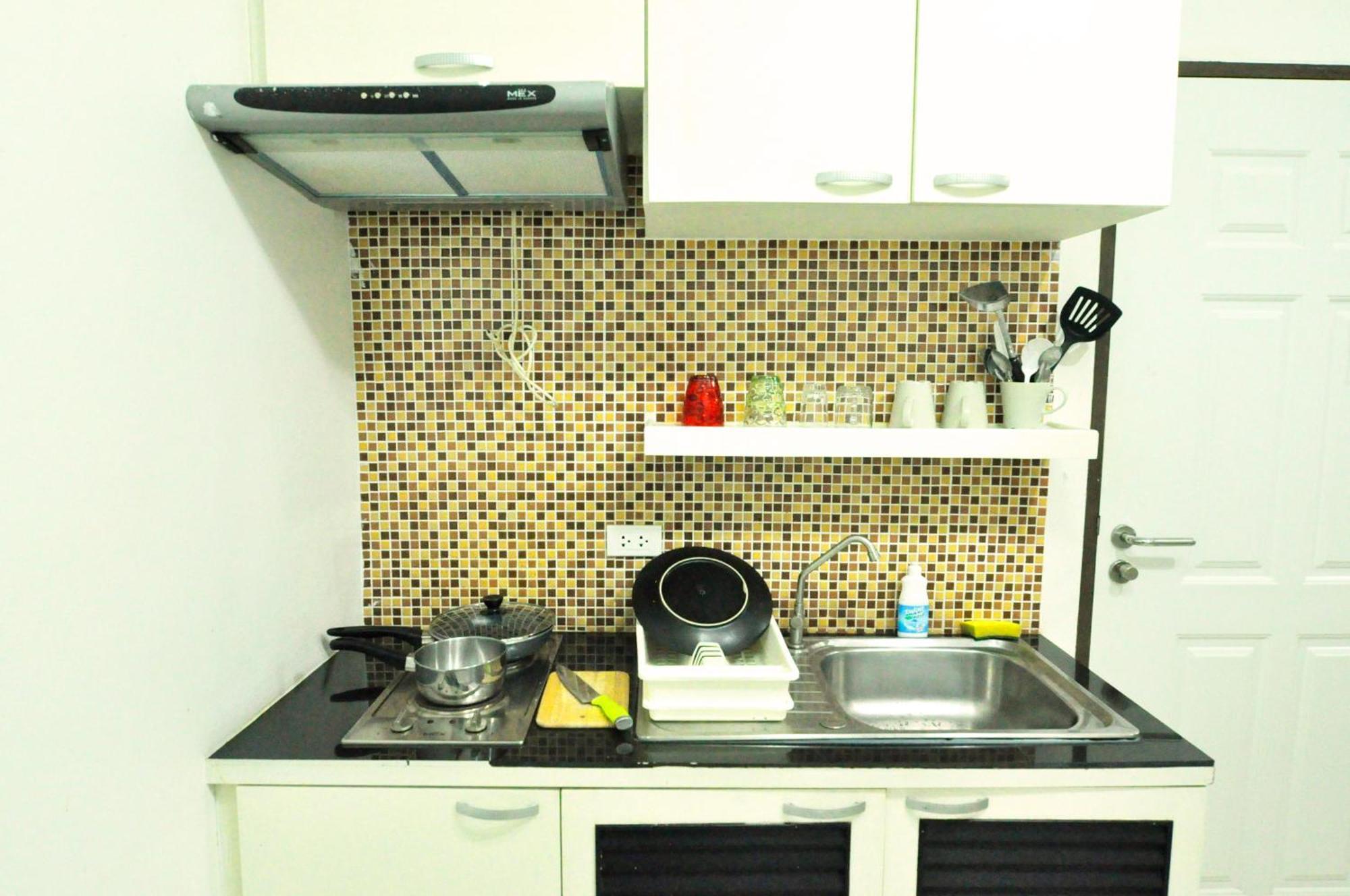 Baan Sabai Rama IV Apartment Бангкок Экстерьер фото