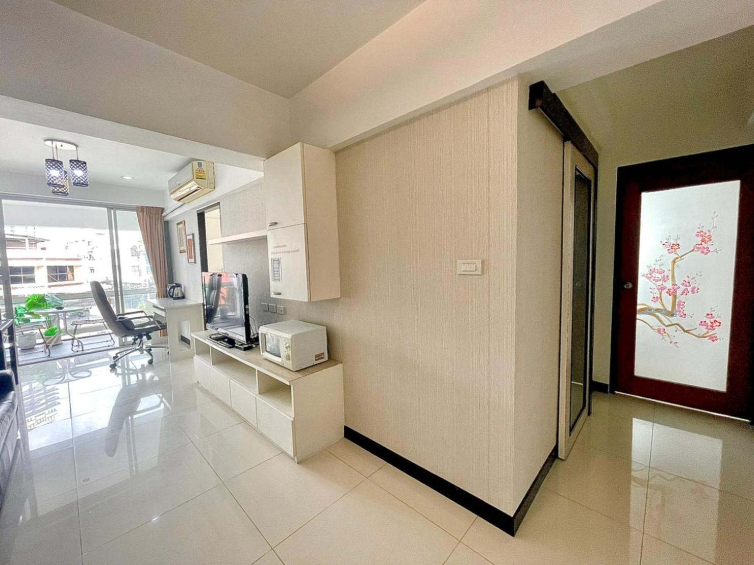 Baan Sabai Rama IV Apartment Бангкок Экстерьер фото