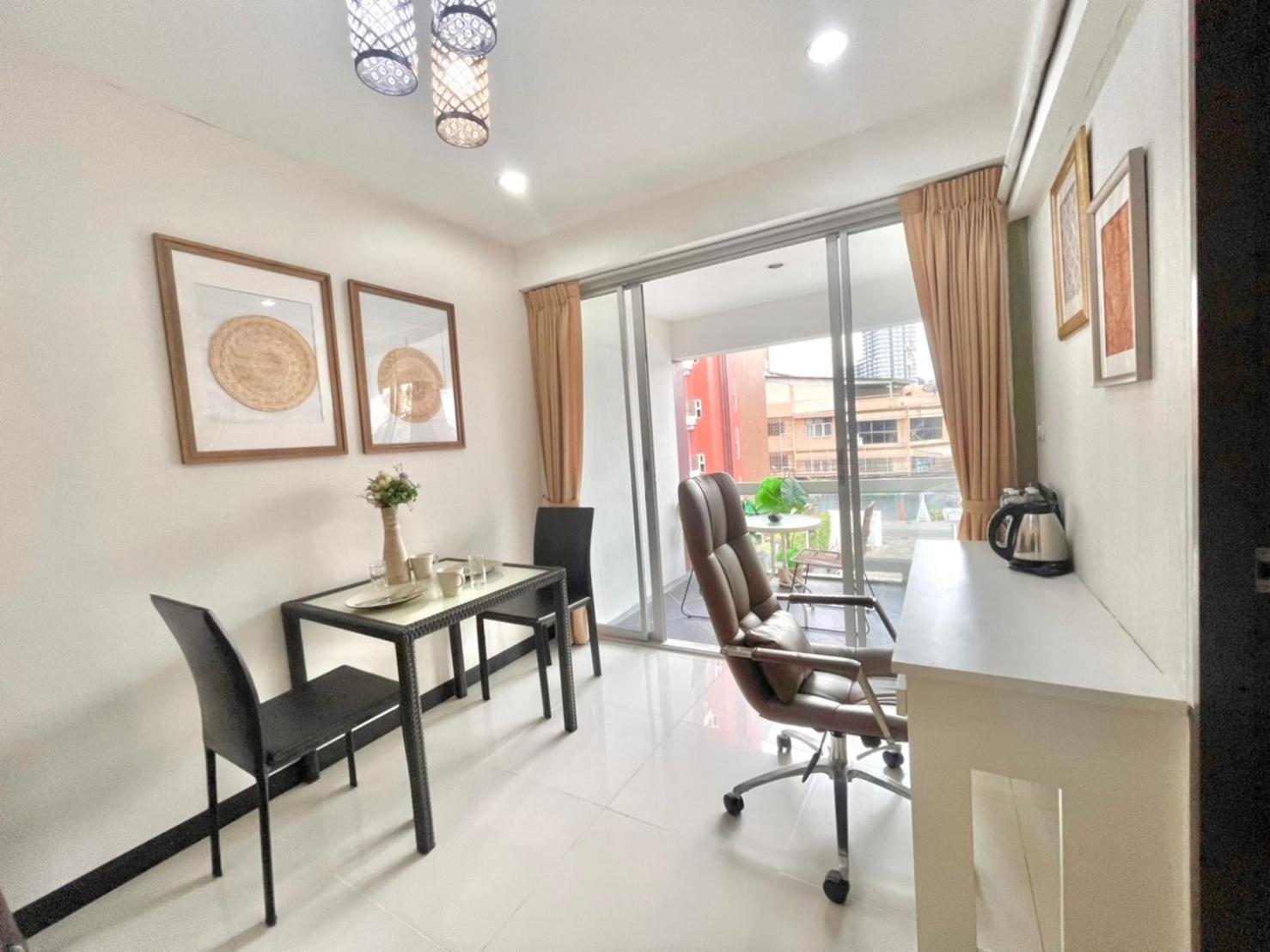 Baan Sabai Rama IV Apartment Бангкок Экстерьер фото