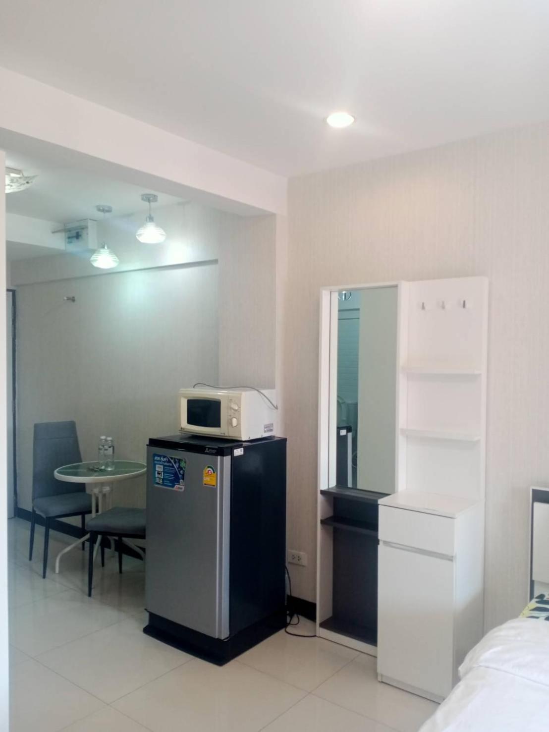 Baan Sabai Rama IV Apartment Бангкок Экстерьер фото