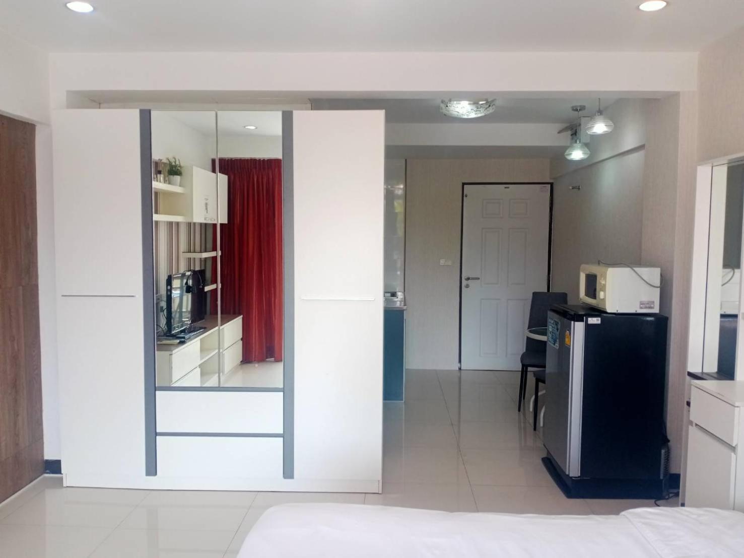 Baan Sabai Rama IV Apartment Бангкок Экстерьер фото