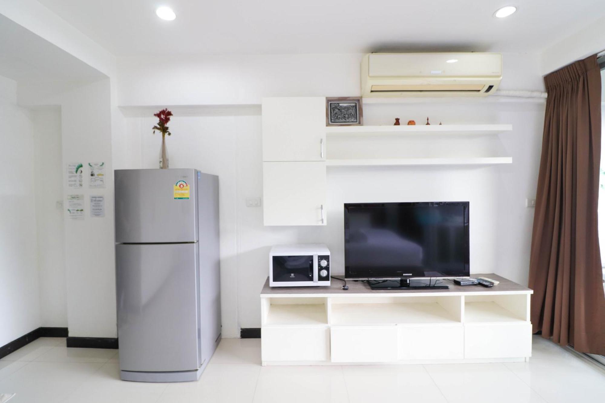 Baan Sabai Rama IV Apartment Бангкок Экстерьер фото