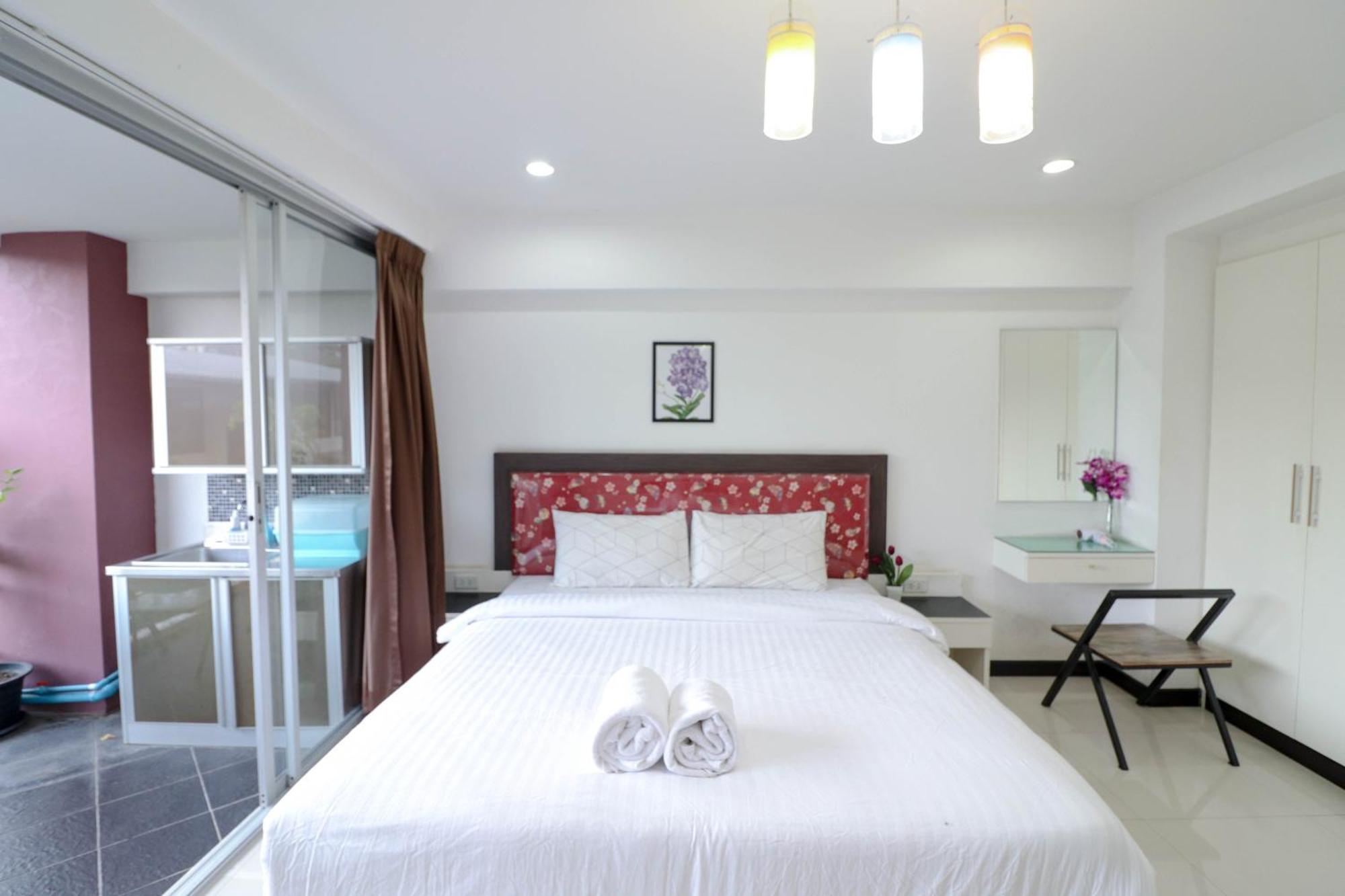 Baan Sabai Rama IV Apartment Бангкок Экстерьер фото