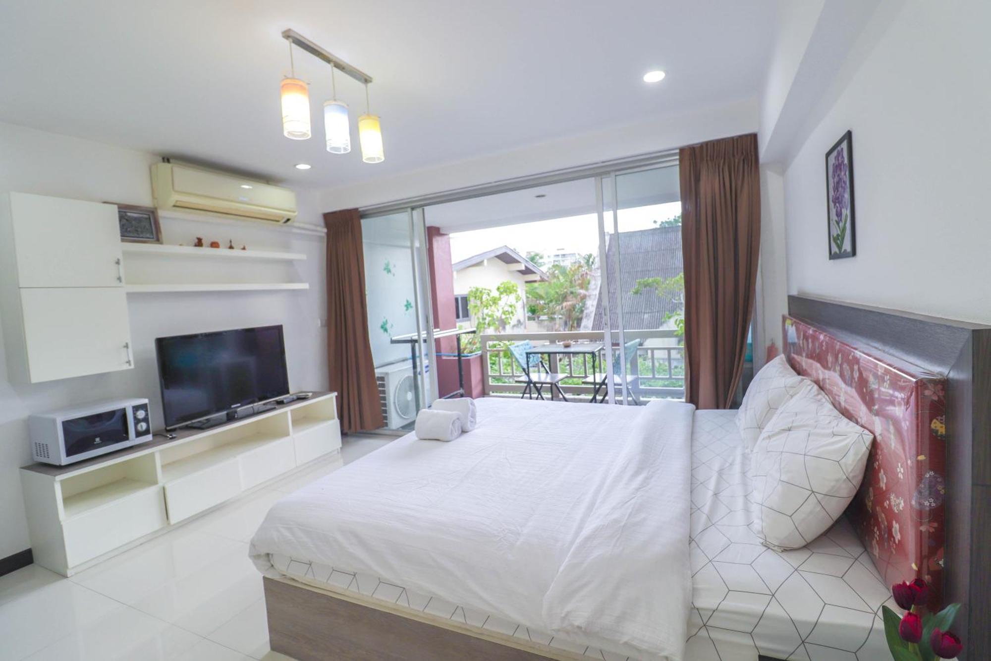 Baan Sabai Rama IV Apartment Бангкок Экстерьер фото