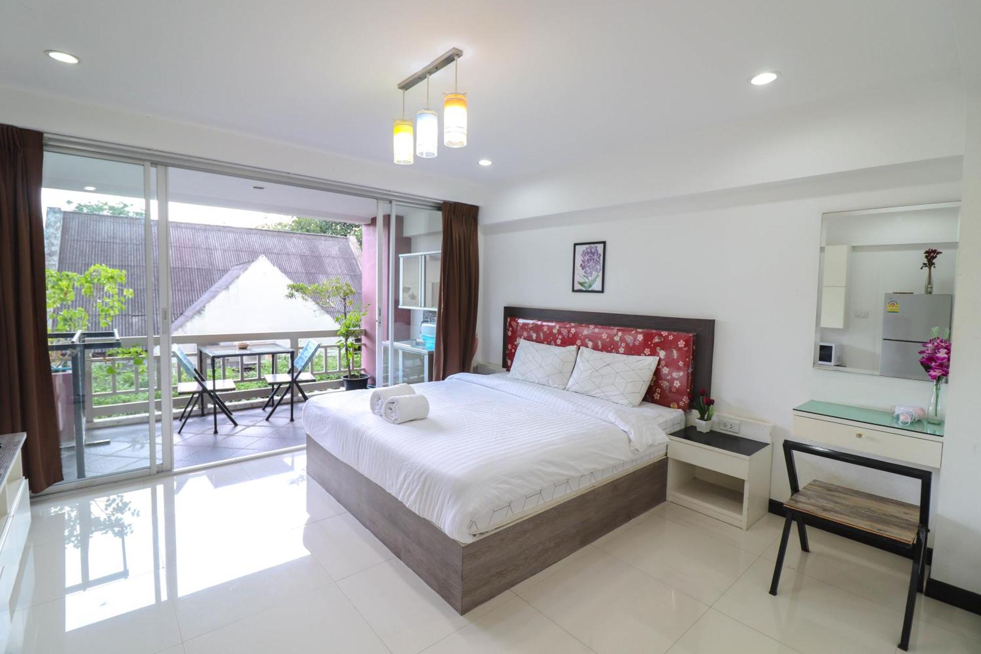 Baan Sabai Rama IV Apartment Бангкок Экстерьер фото