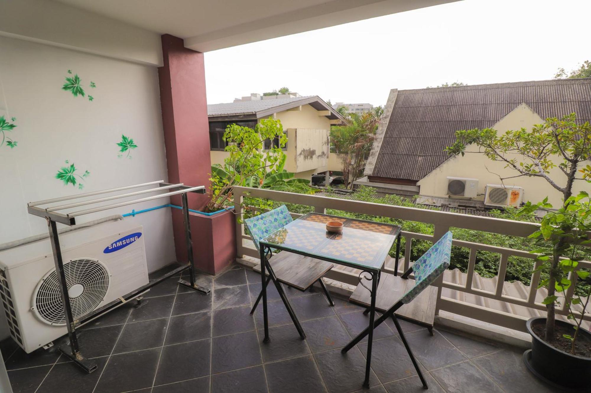 Baan Sabai Rama IV Apartment Бангкок Экстерьер фото