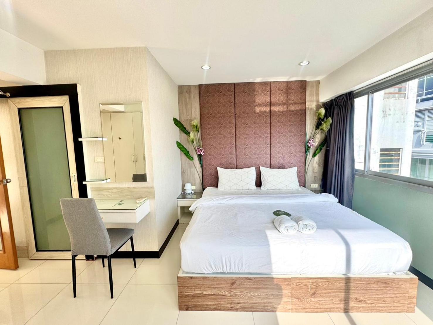 Baan Sabai Rama IV Apartment Бангкок Экстерьер фото