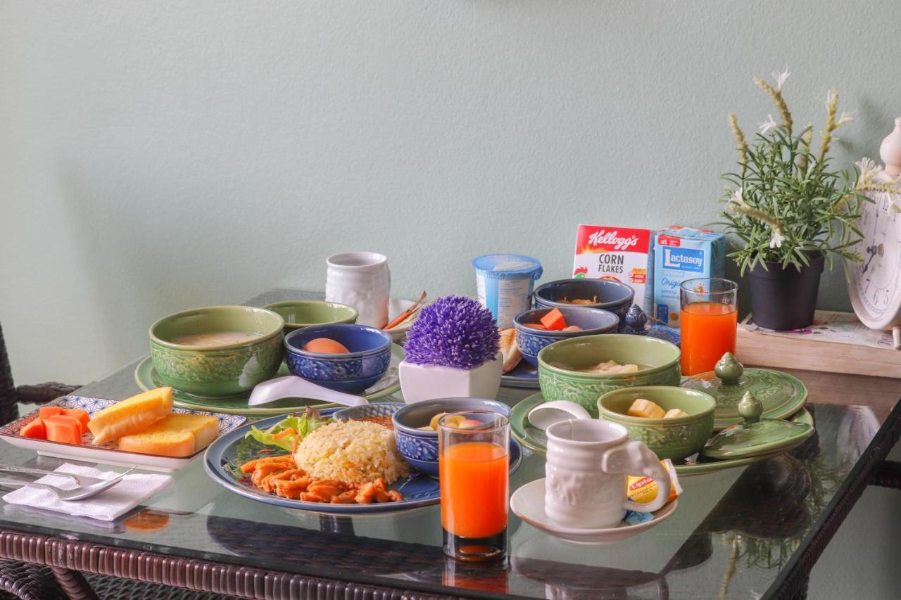Baan Sabai Rama IV Apartment Бангкок Номер фото